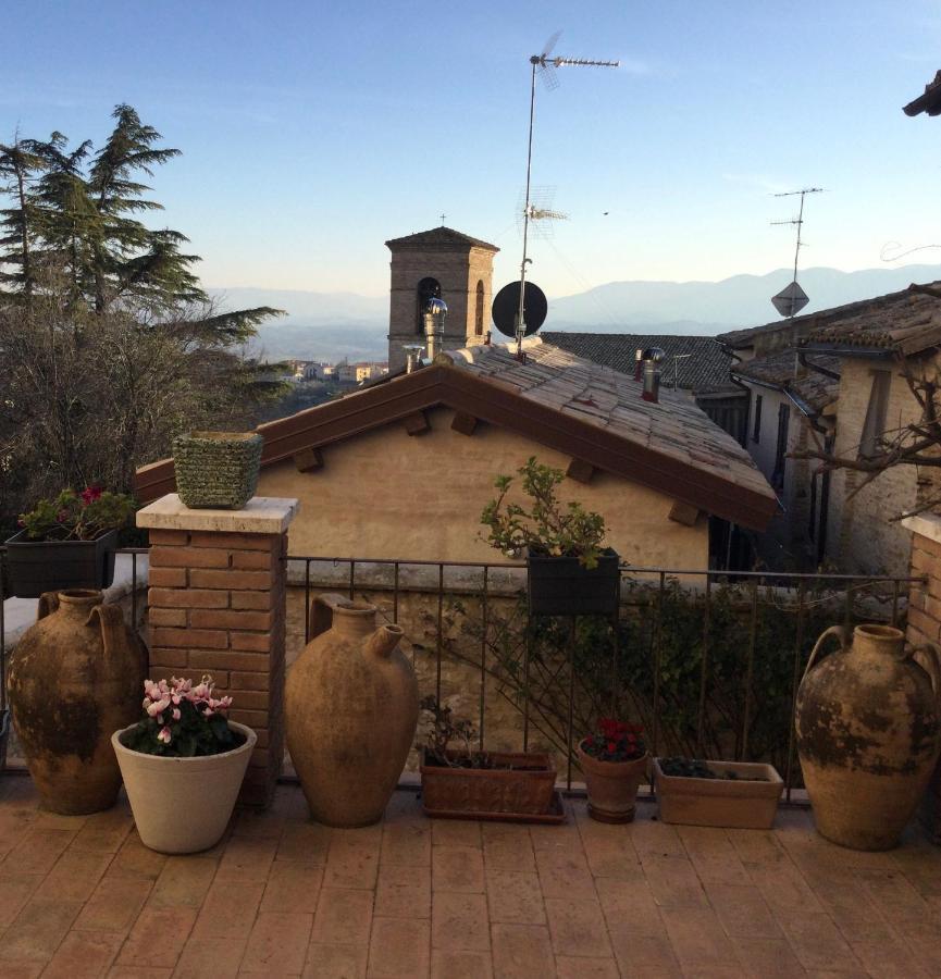 L'Angolo Di Zia Anna Montefalco Exteriör bild